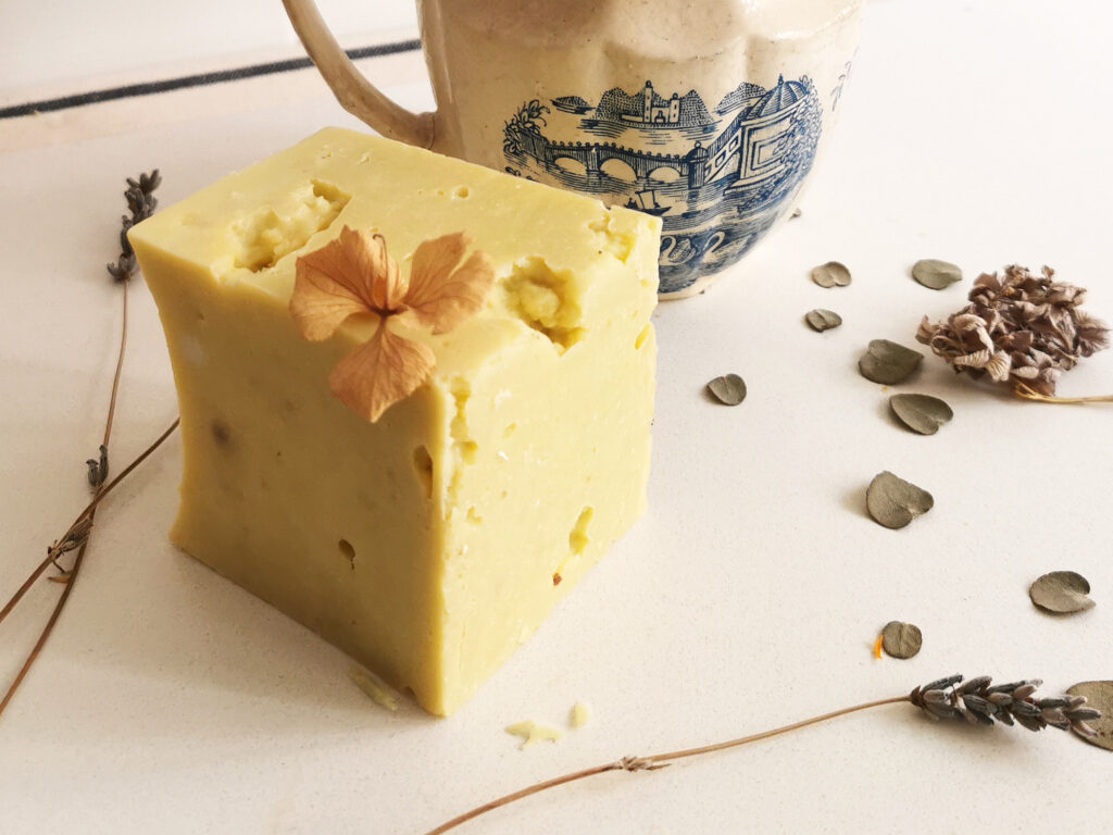 Jabón de manteca de karité con aceite de rosa mosqueta y argán