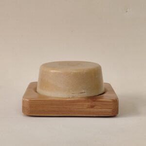 Acondicionador JABONISSIMO sobre jabonera de madera